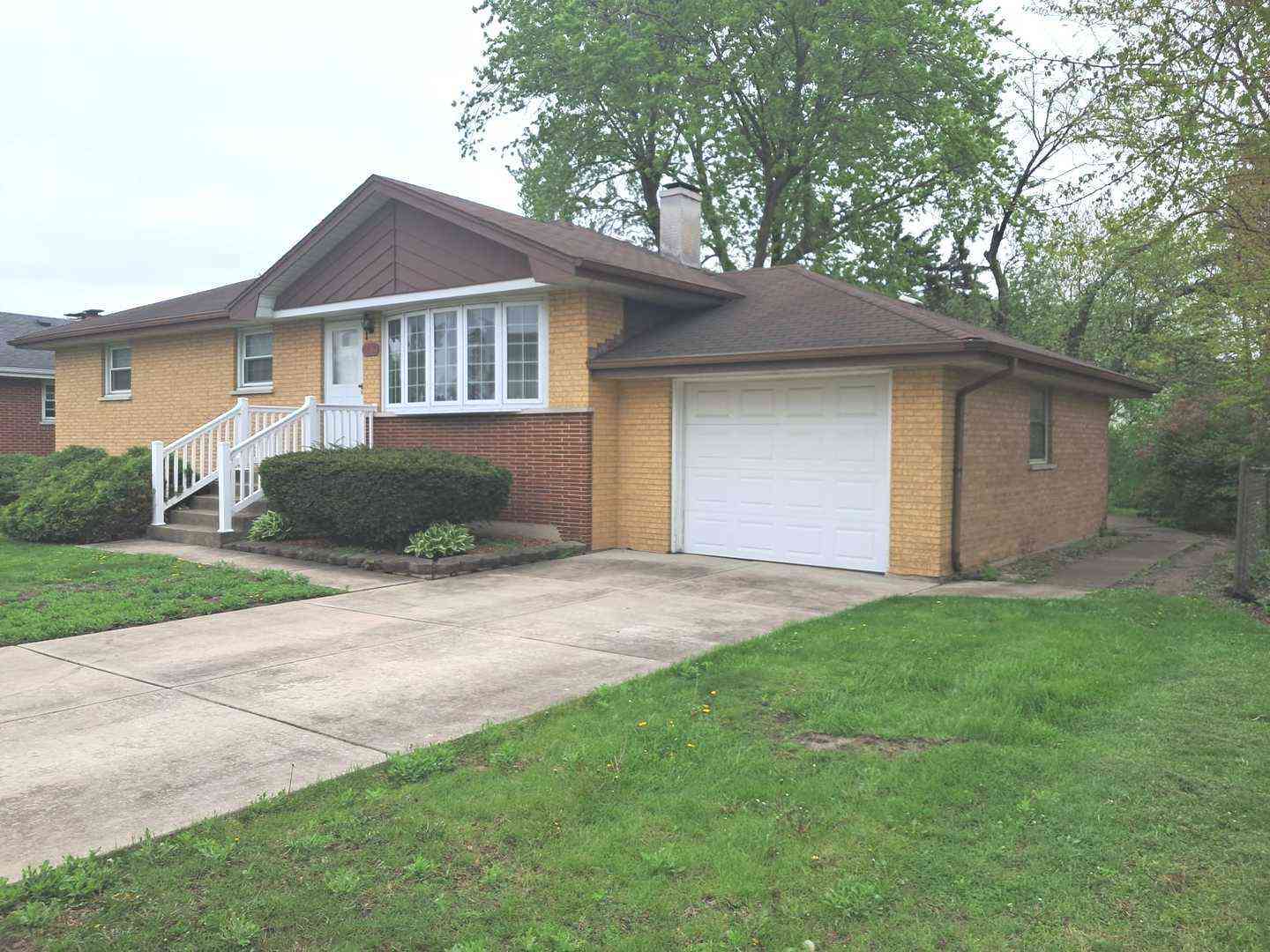 Homes For Sale - 5517 W 83rd Place<br/> Burbank, IL 60459