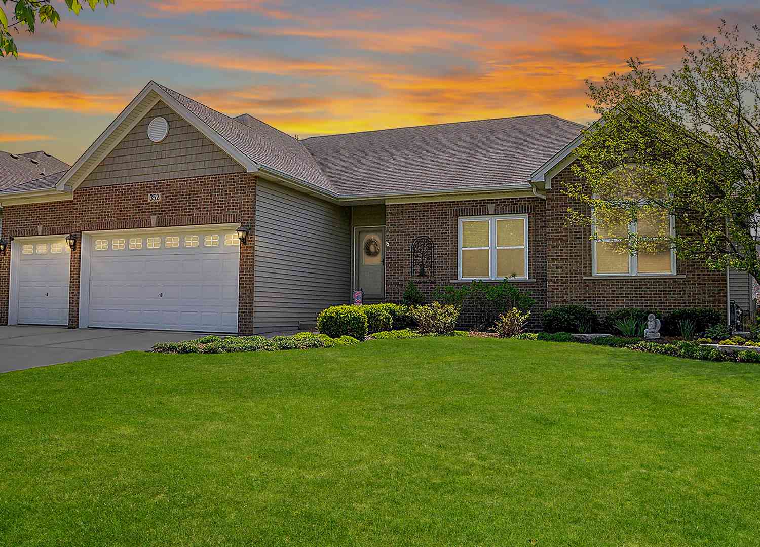 Homes For Sale - 352 Andover Drive<br/> Oswego, IL 60543