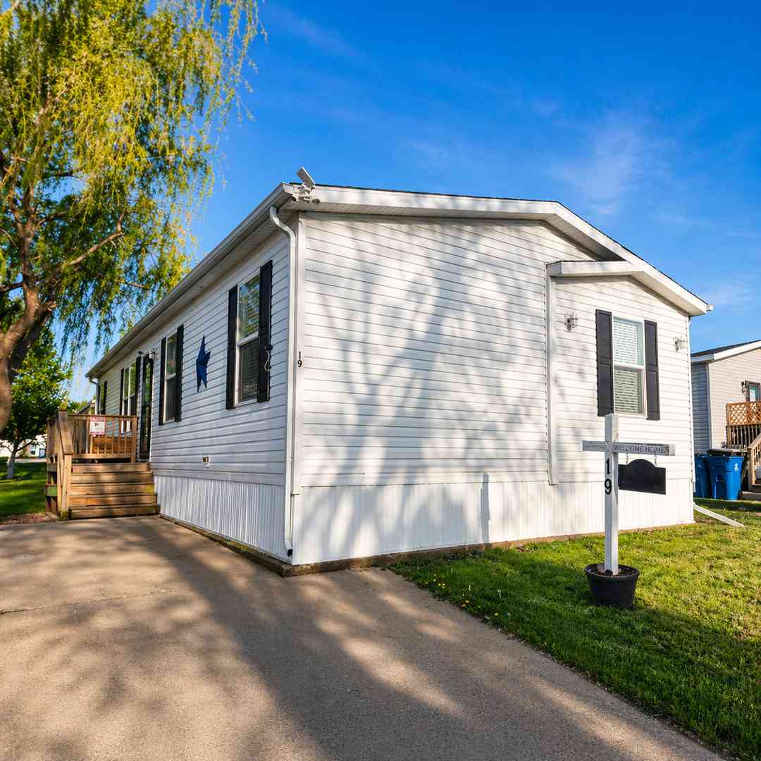 Mobile Home For Sale - 19 Saint Francis Drive<br/> Bourbonnais, IL 60914
