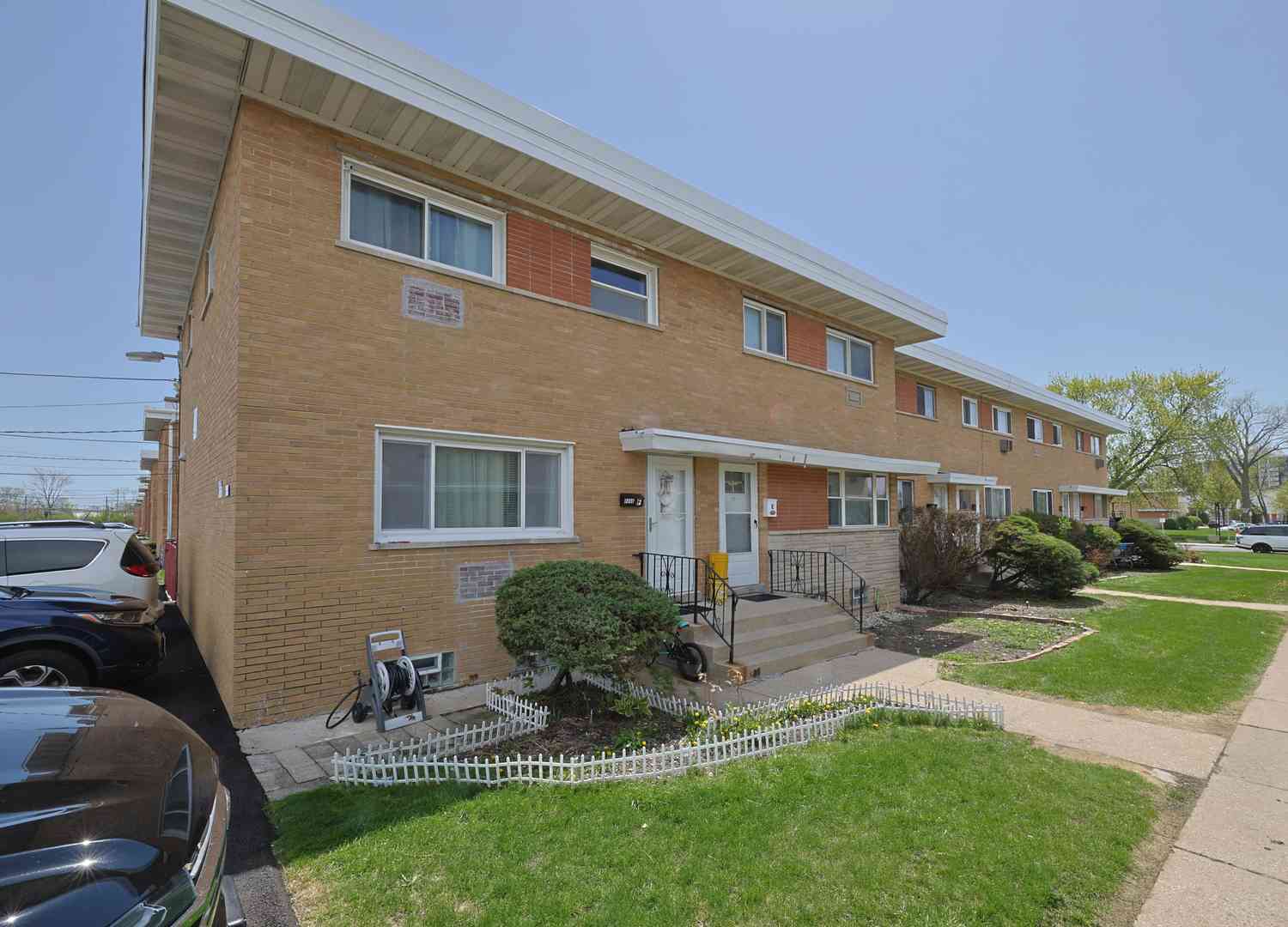 Homes For Sale - 8668 Gregory Lane #F<br/> Des Plaines, IL 60016