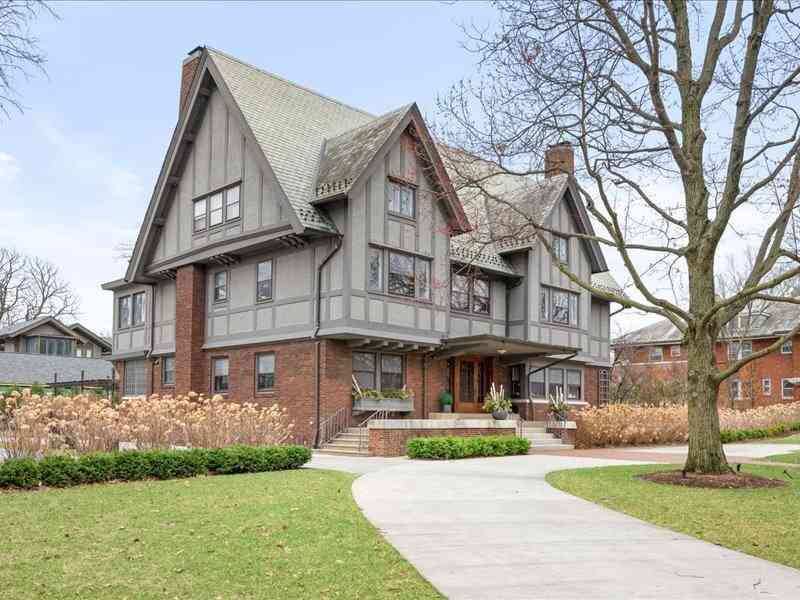Homes For Sale - 420 N Euclid Avenue<br/> Oak Park, IL 60302