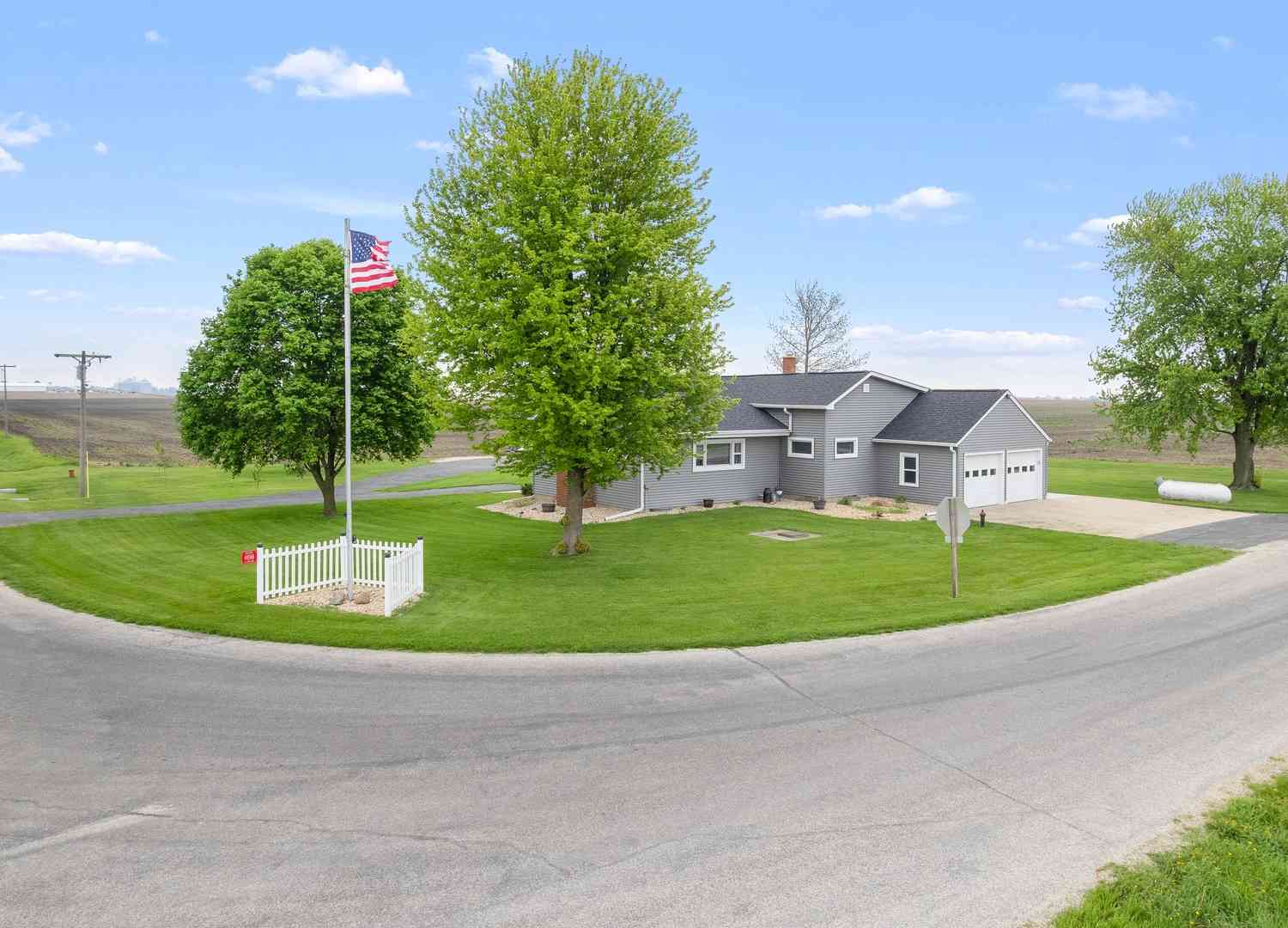 Homes For Sale - 4698 E 17th. Road<br/> Leland, IL 60531