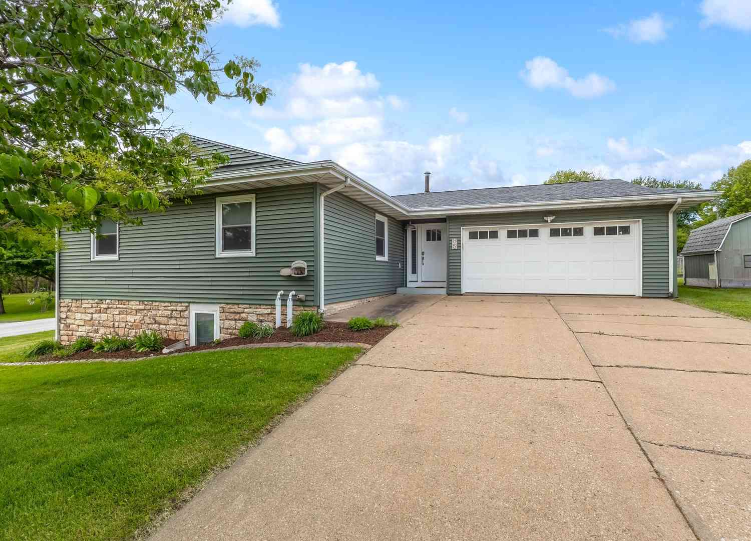Homes For Sale - 11621 25th Street<br/> Milan, IL 61264