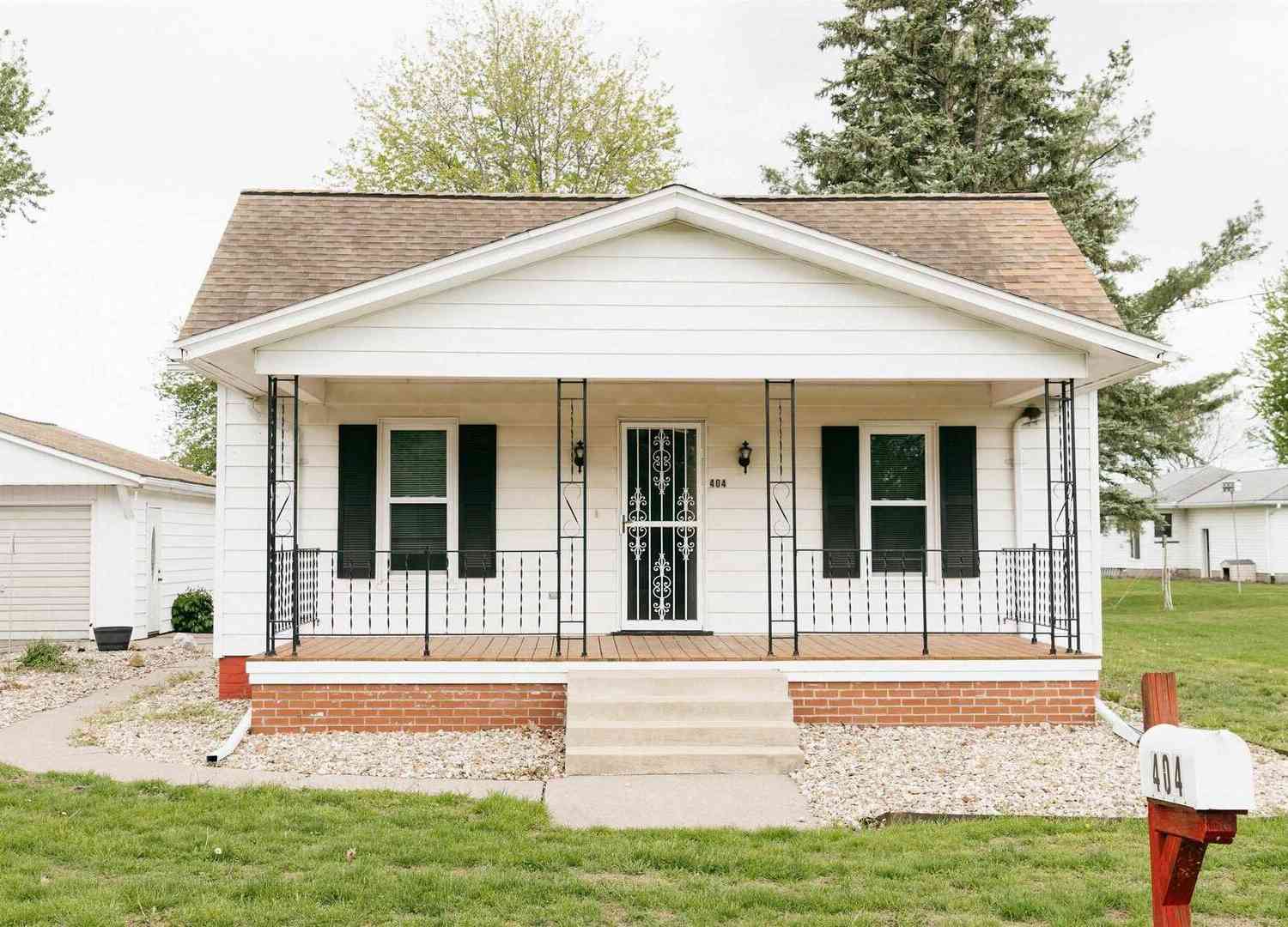 Homes For Sale - 404 Hanna<br/> Golden, IL 62339