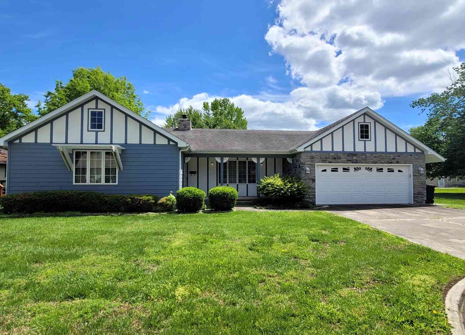 Homes For Sale - 509 Willow Place<br/> Marion County, Salem, IL 62881