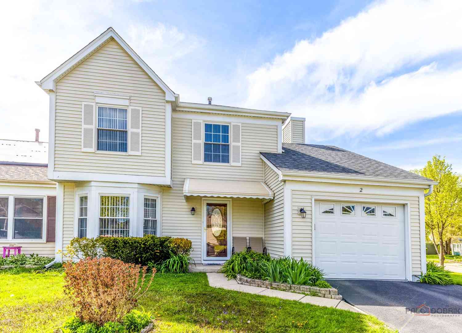 Homes For Sale - 2 Sandhurst Road<br/> Mundelein, IL 60060