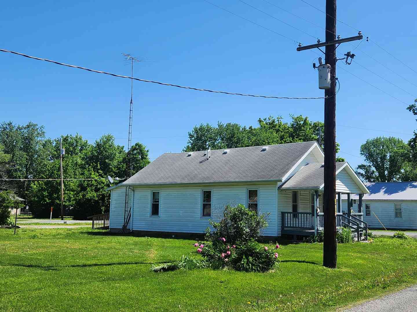 Homes For Sale - 1313 W Water Street<br/> Perry County, Pinckneyville, IL 62274