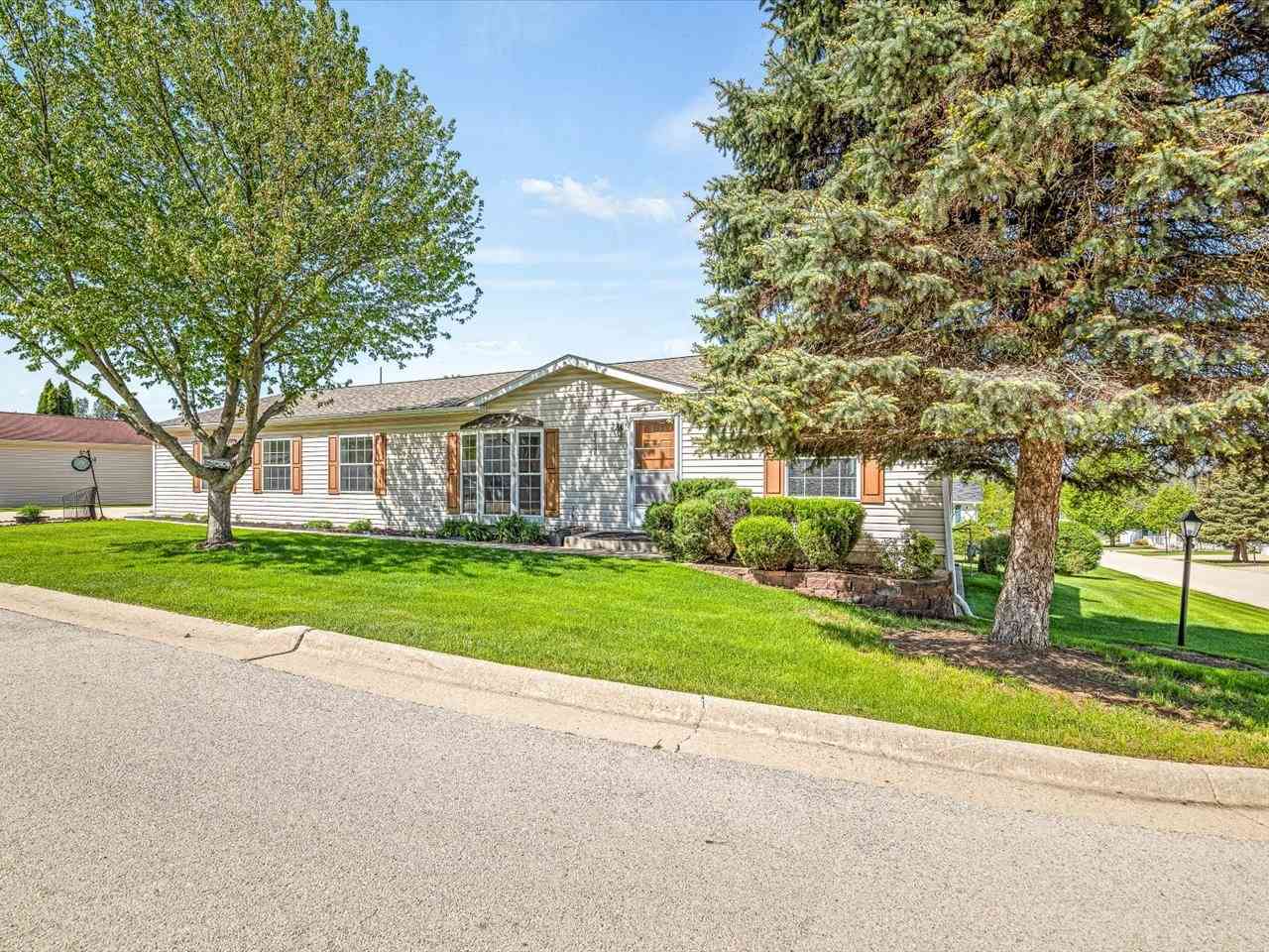 Mobile Home For Sale - 8438 Hickory Tree Drive<br/> Machesney Park, IL 61115