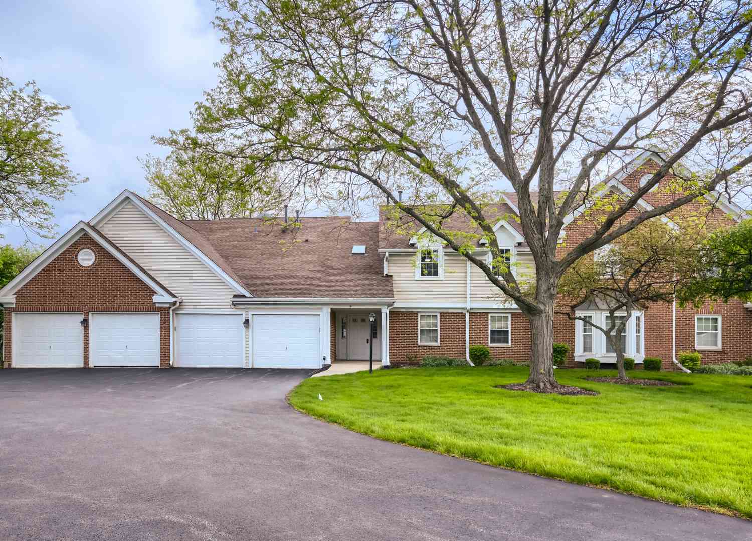 Homes For Sale - 41 Ashburn Court #X2<br/> Schaumburg, IL 60193