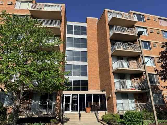 Homes For Sale - 2211 S Stewart Avenue #6A<br/> Lombard, IL 60148