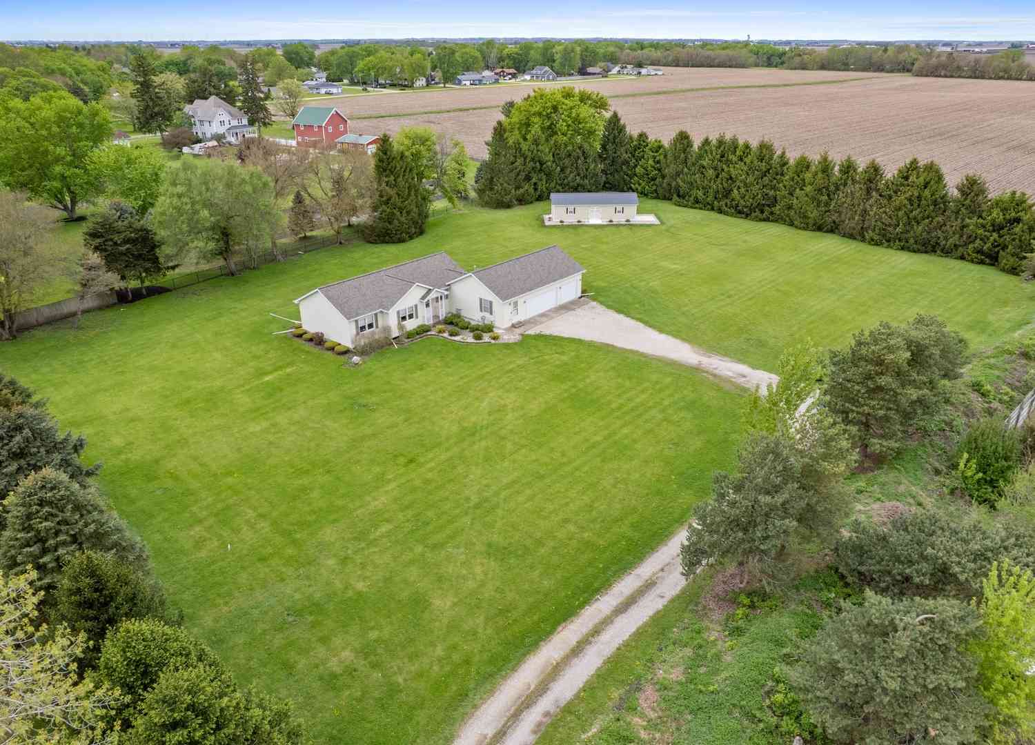 Homes For Sale - 460 E Railroad Avenue<br/> Leland, IL 60531