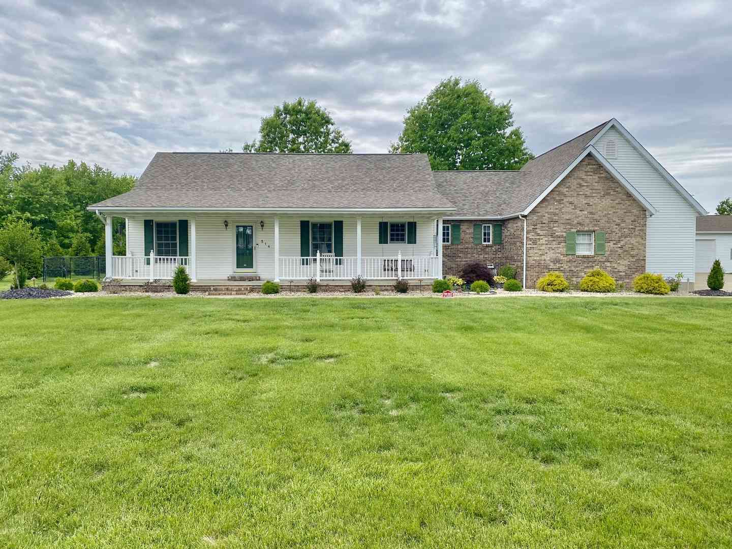 Homes For Sale - 514 Country Club Road<br/> Marion County, Centralia, IL 62801