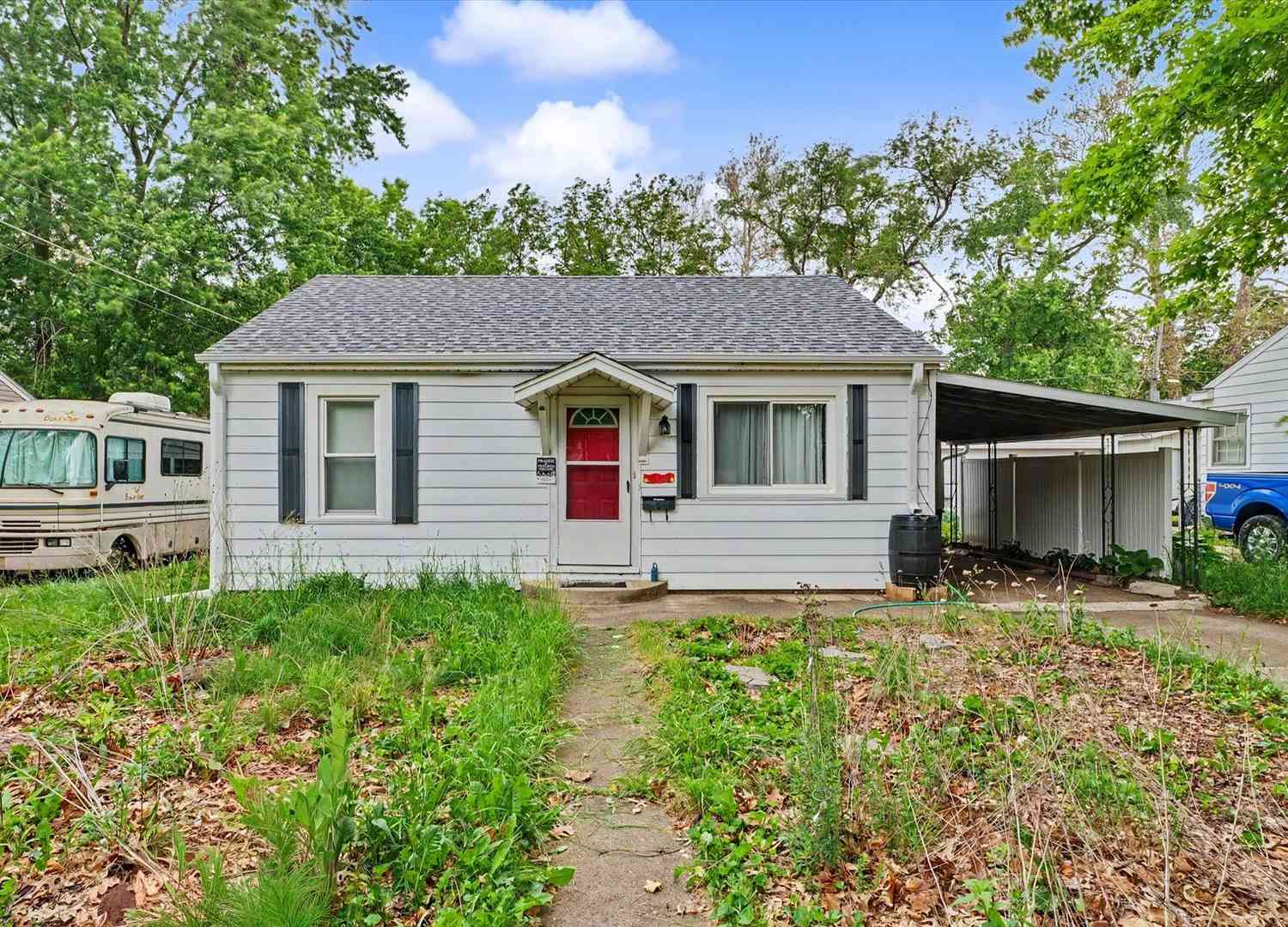 Homes For Sale - 1116 W Columbia Avenue<br/> Champaign, IL 61821