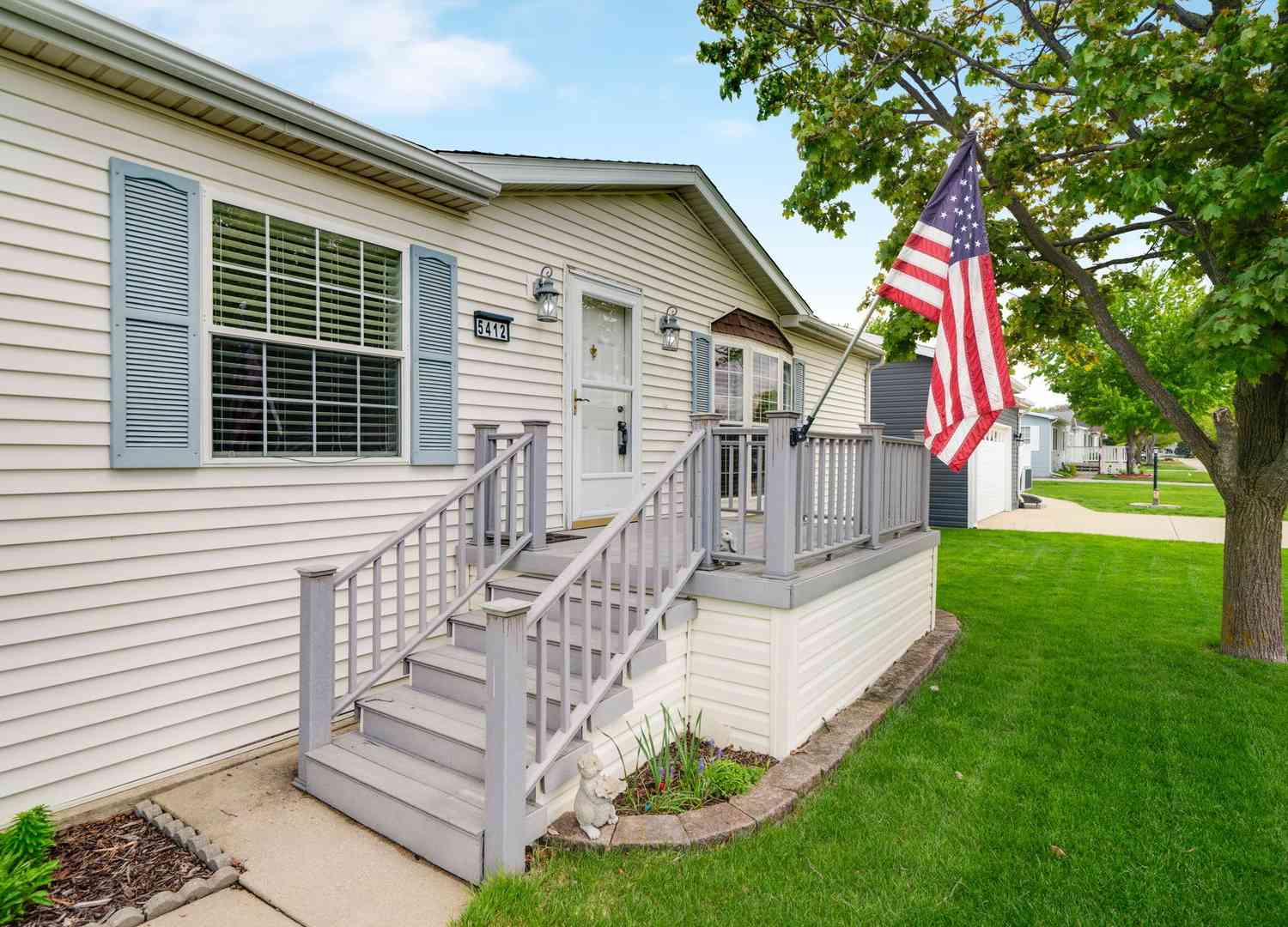 Mobile Home For Sale - 5412 Cypress Lane<br/> Machesney Park, IL 61115