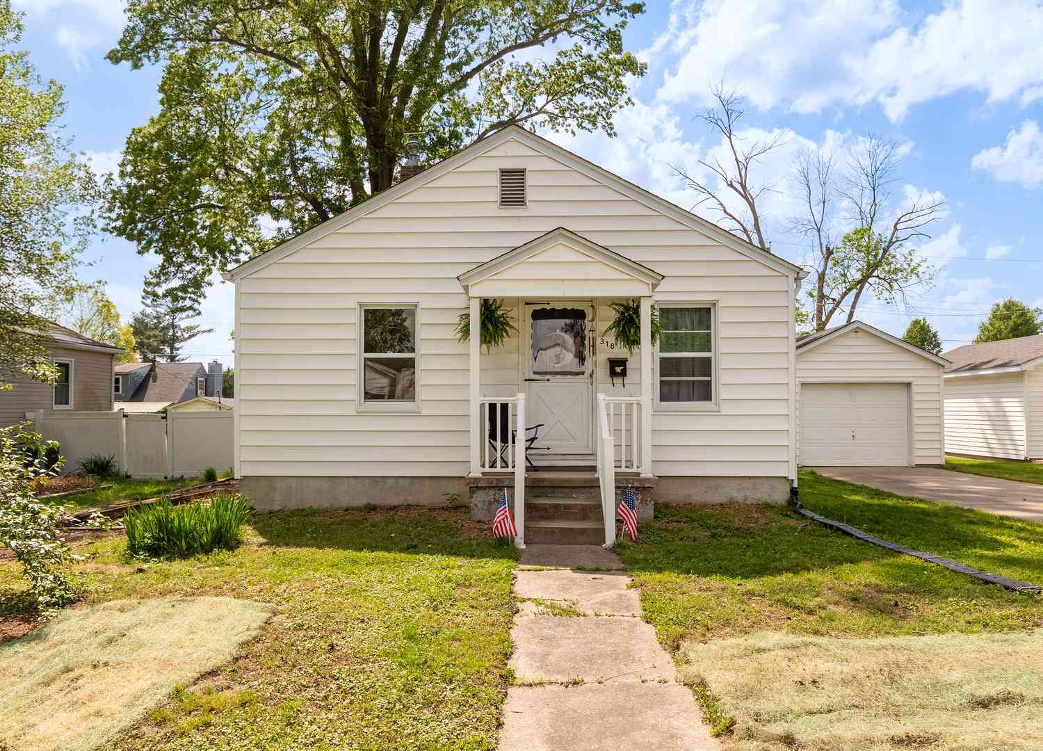Homes For Sale - 318 S 3rd Street<br/> Williamson County, Marion, IL 62959