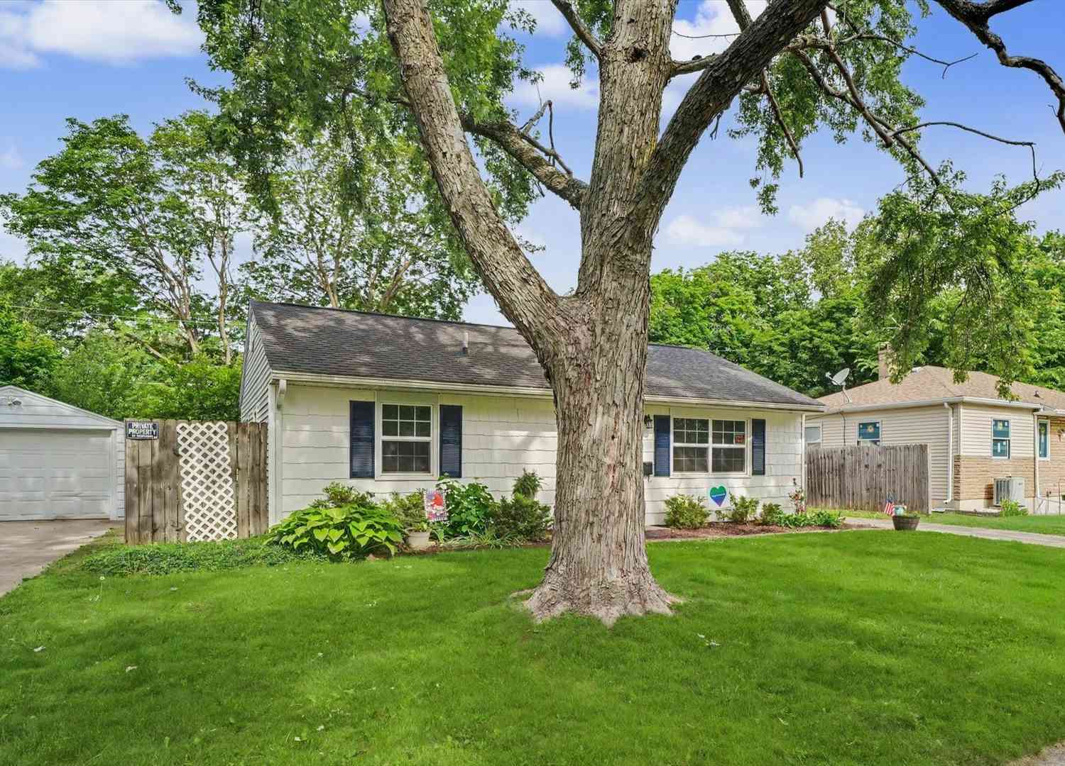 Homes For Sale - 1401 S Cottage Grove Avenue<br/> Champaign County, Urbana, IL 61801