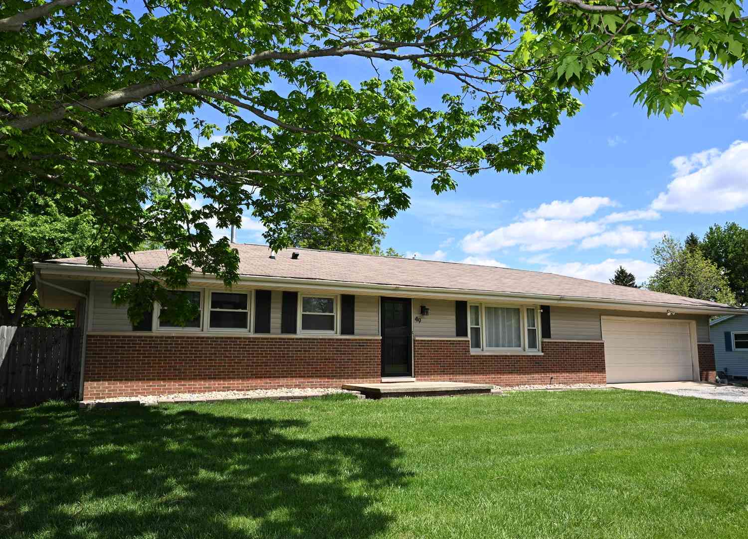 Homes For Sale - 49 E 6th Street<br/> El Paso, IL 61738