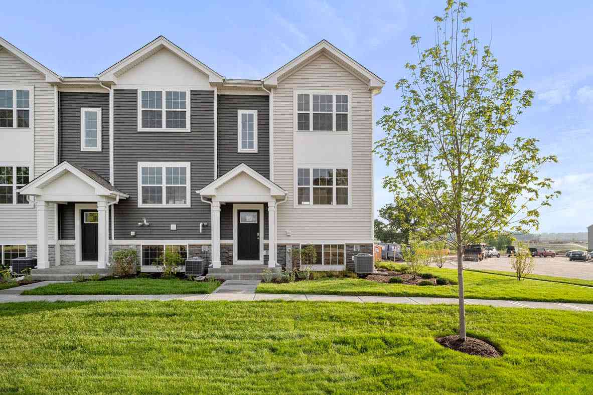 Homes For Sale - 1401 Oakfield Lane<br/> Pingree Grove, IL 60140
