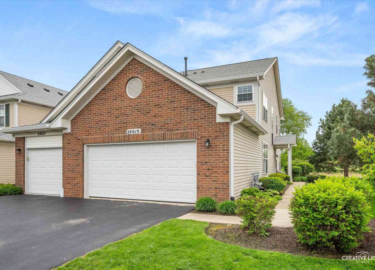 Homes For Sale - 24019 W Pear Tree Circle<br/> Plainfield, IL 60585