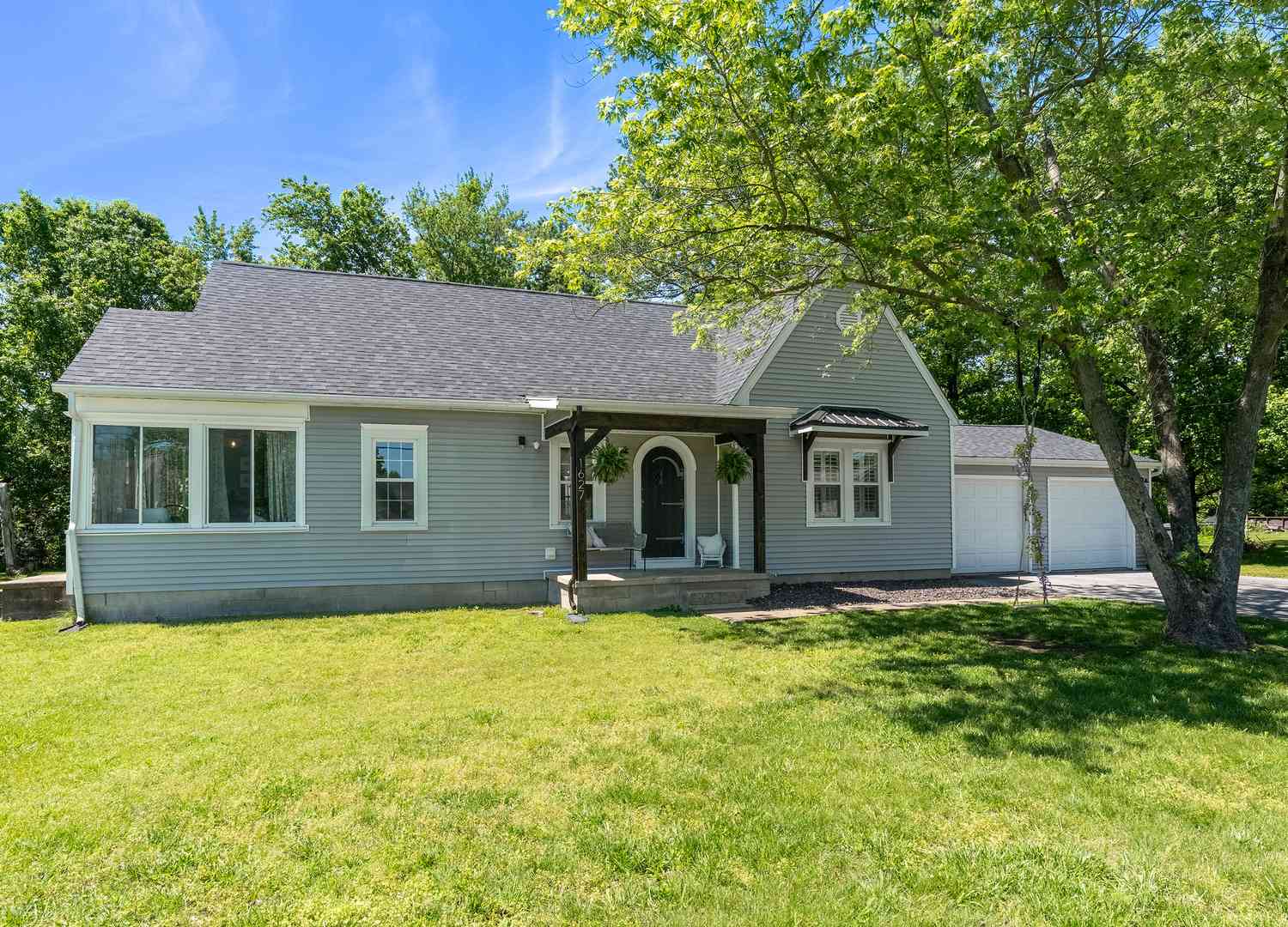 Homes For Sale - 1627 S Division Street<br/> Williamson County, Carterville, IL 62918