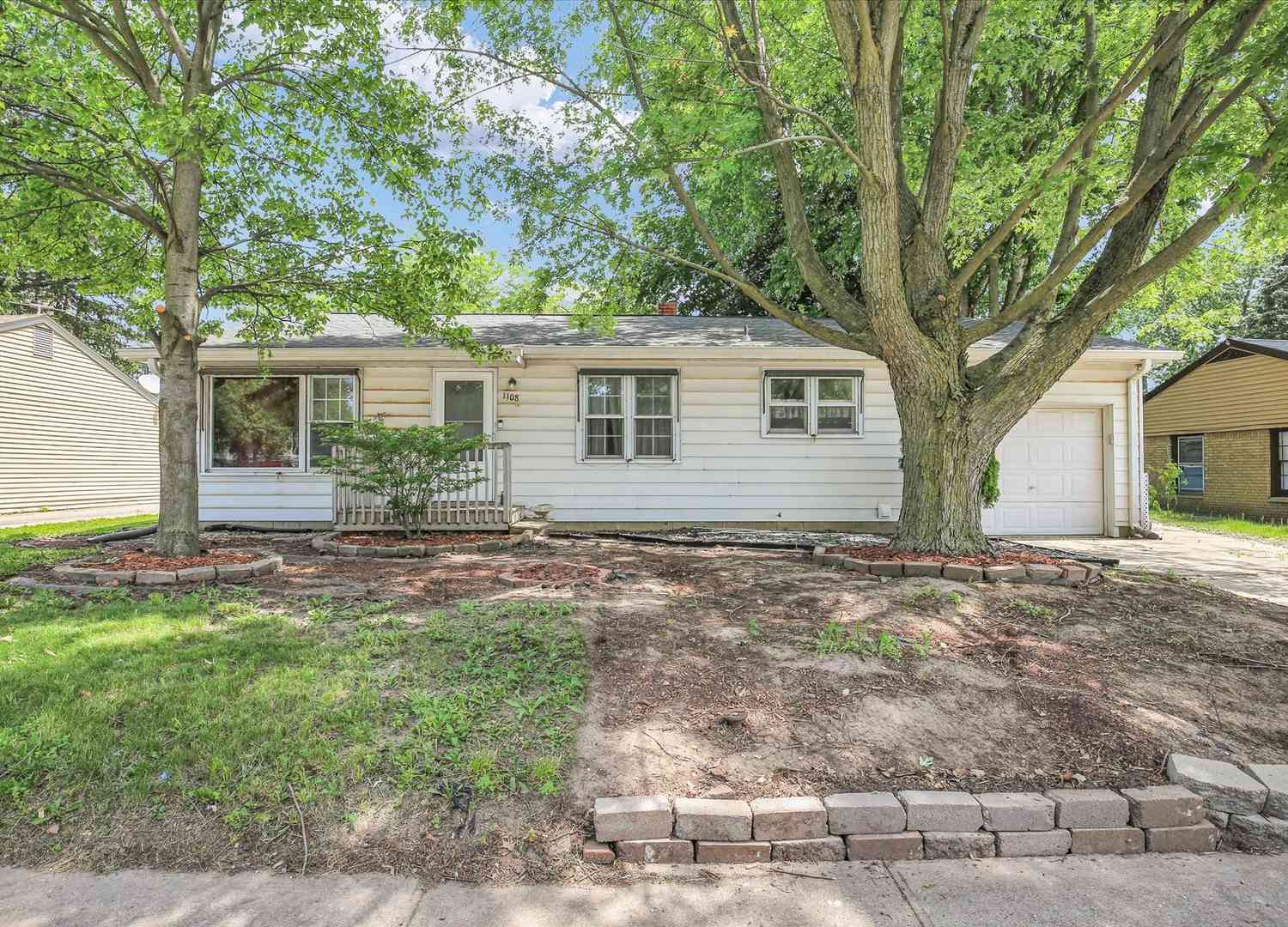 Homes For Sale - 1108 S Mattis Avenue<br/> Champaign, IL 61821