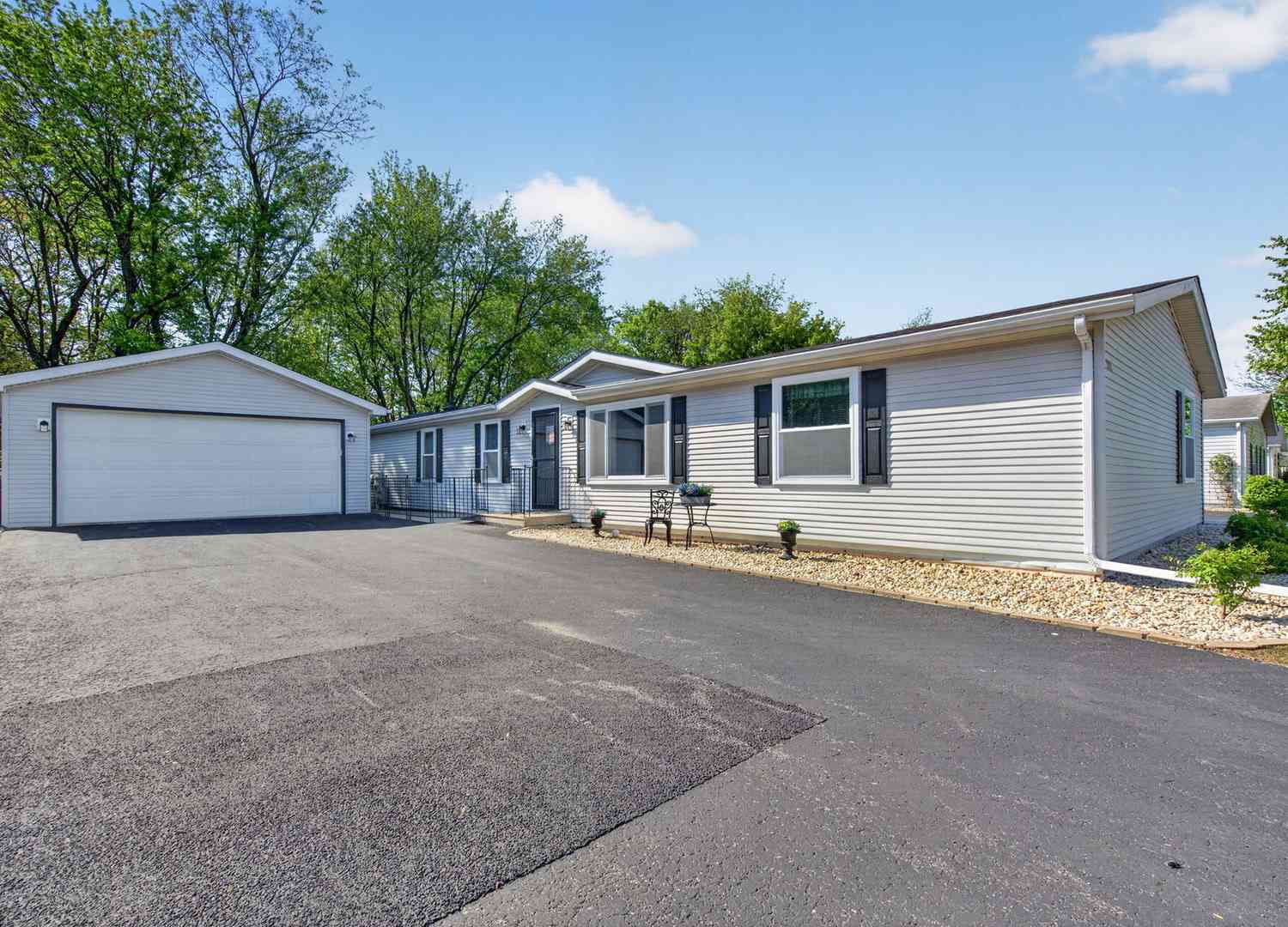 Mobile Home For Sale - 22533 S Woodside Drive<br/> Channahon, IL 60410