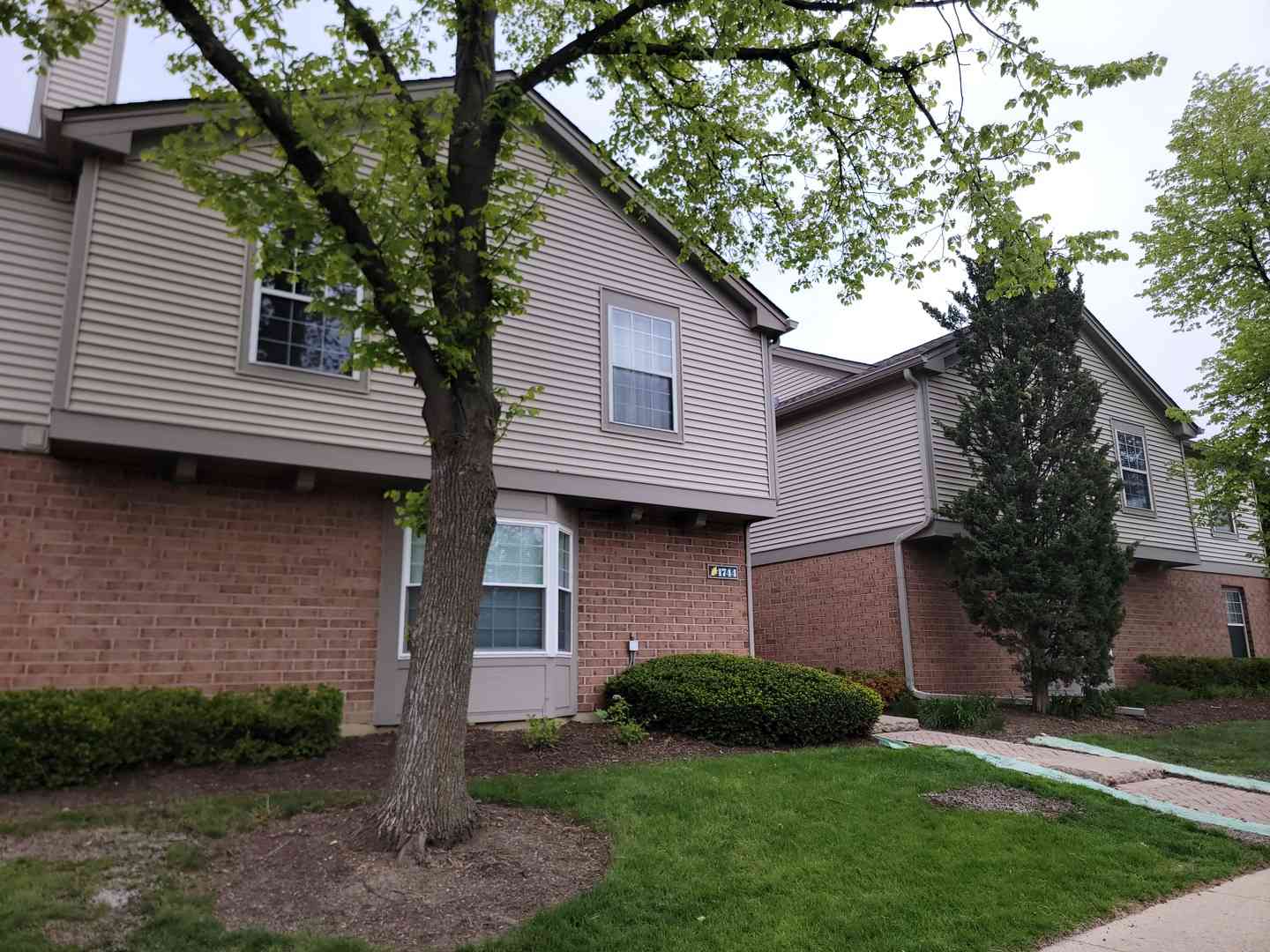 Homes For Sale - 1744 Eastwood Court #1<br/> Schaumburg, IL 60195