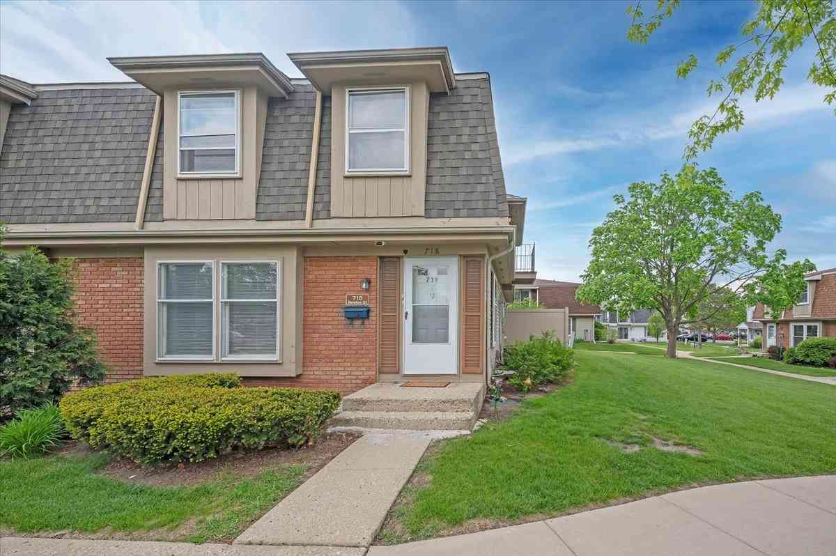 Homes For Sale - 718 Newton Court<br/> Schaumburg, IL 60193
