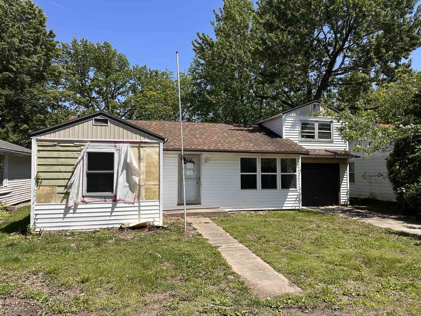 Homes For Sale - 604 N 7th Street<br/> Herrin, IL 62948