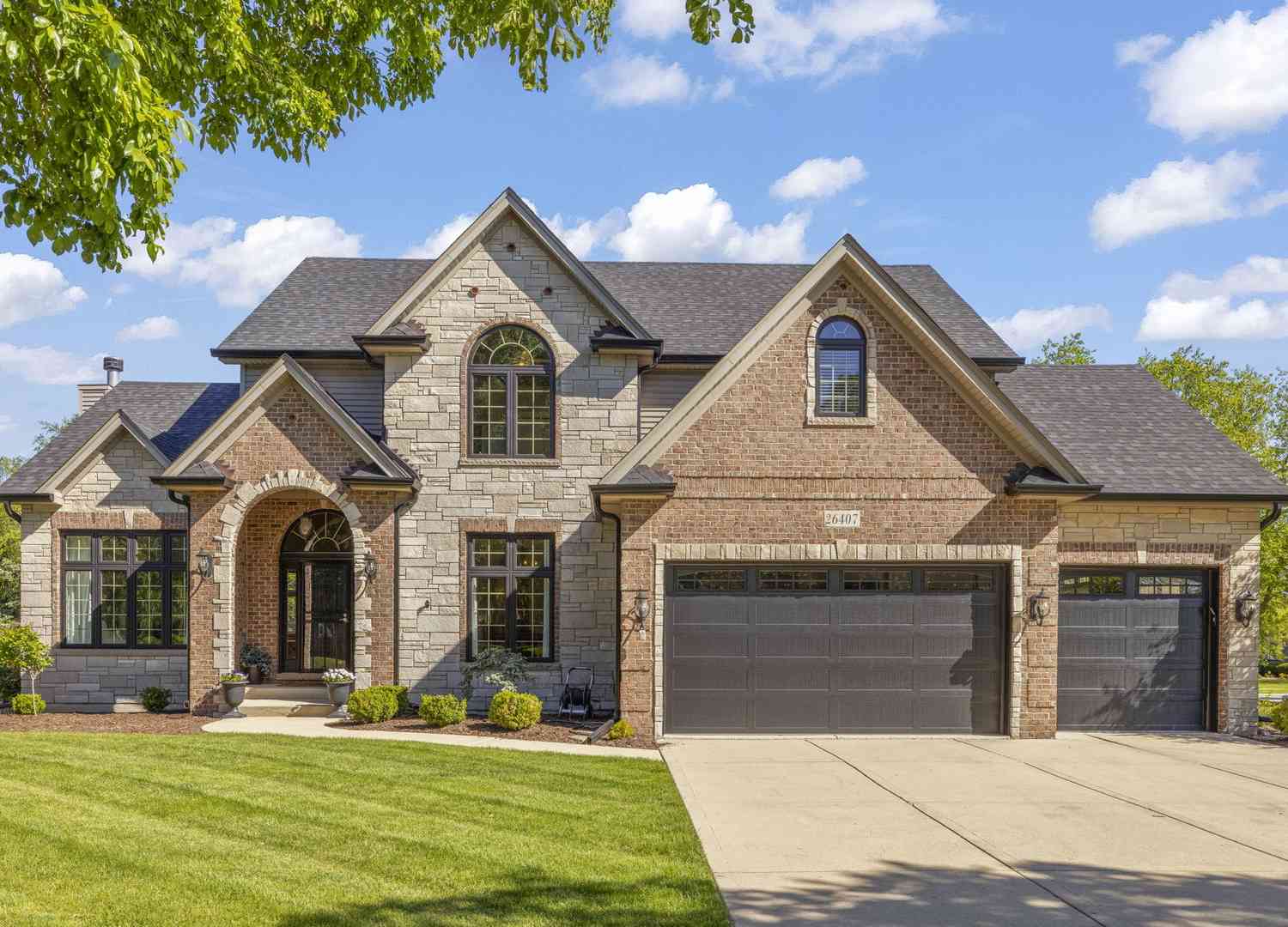Homes For Sale - 26407 Silverleaf Drive<br/> Plainfield, IL 60585