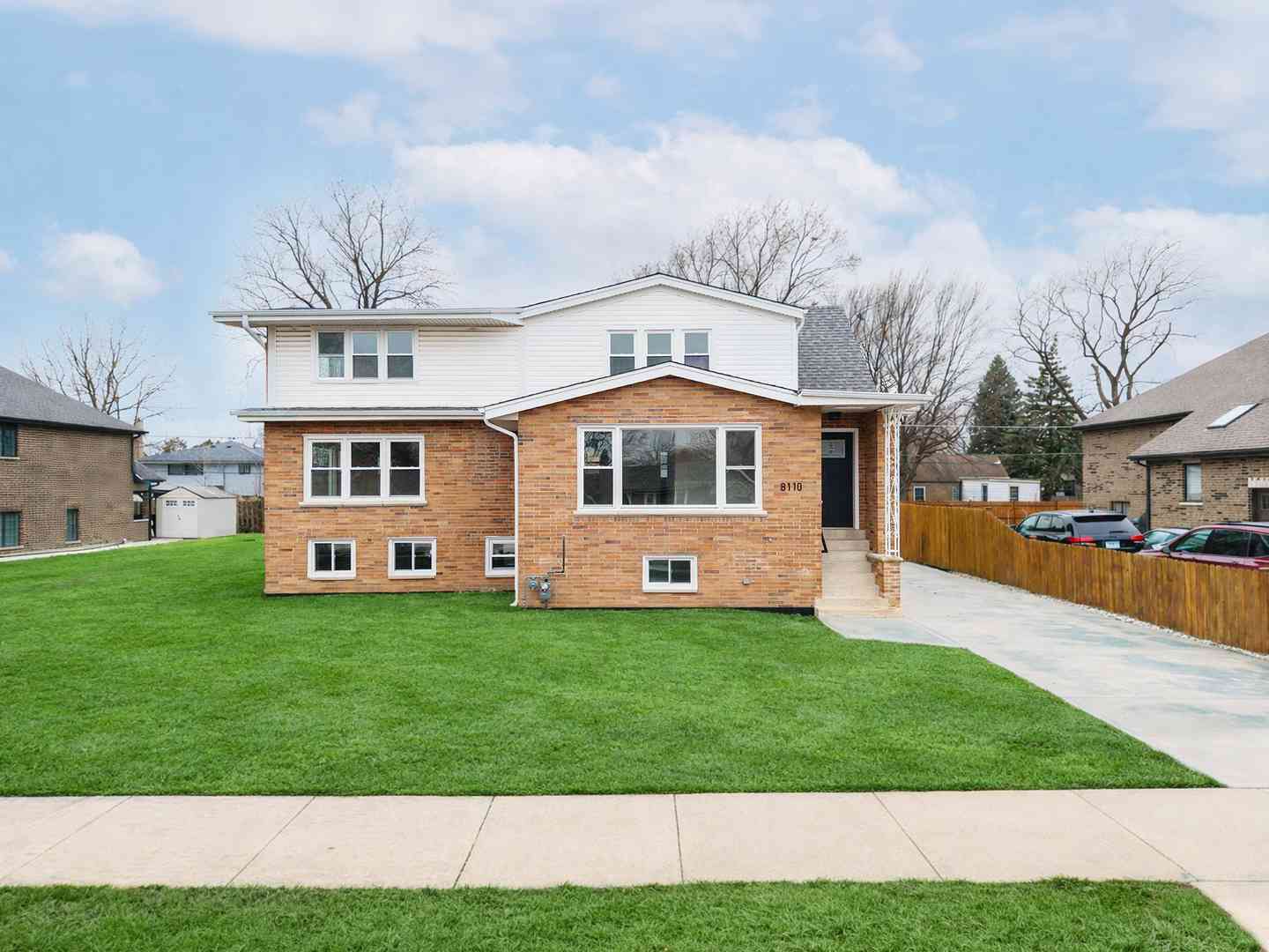 Homes For Sale - 8110 Lockwood Avenue<br/> Burbank, IL 60459