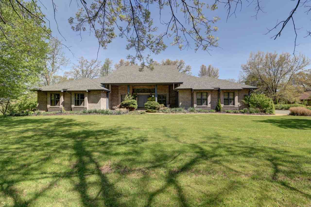 Homes For Sale - 3900 Valley Oaks Drive<br/> Clinton, IA 52732