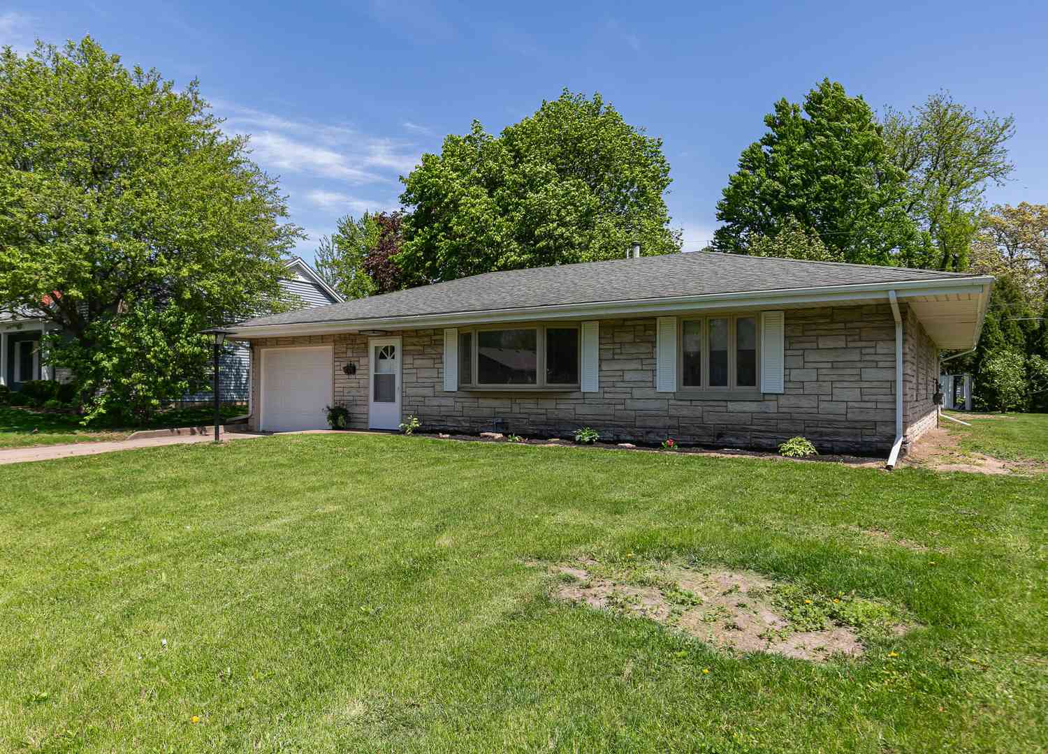 Homes For Sale - 2908 26th Street<br/> Moline, IL 61265