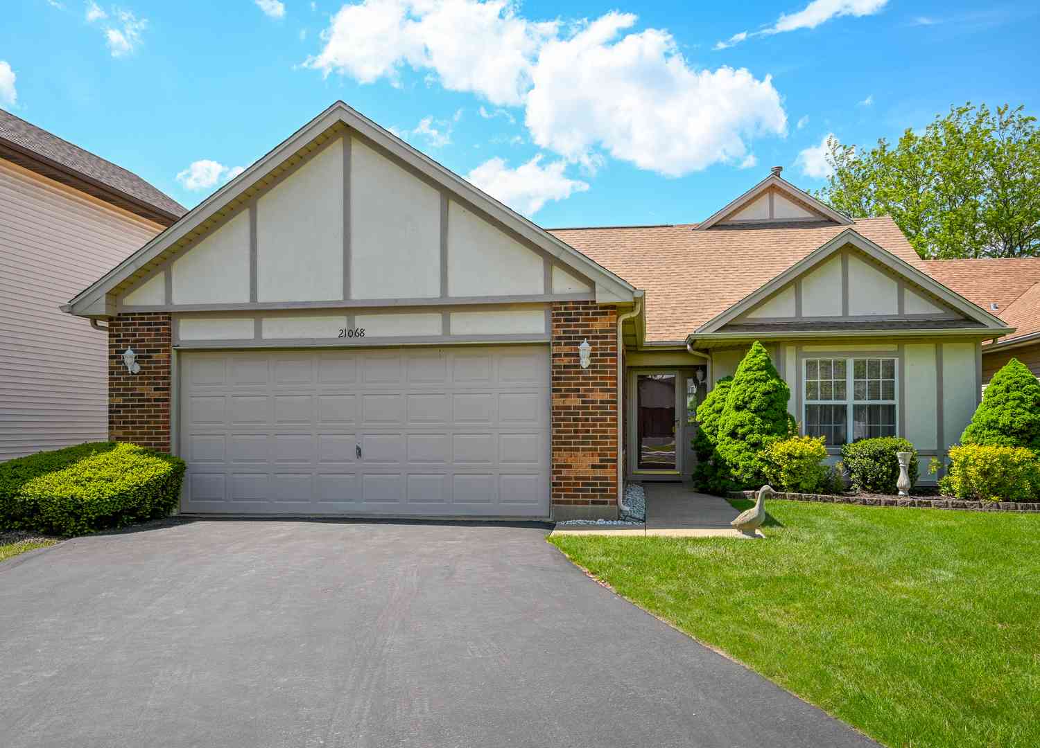 Homes For Sale - 21068 W Hazelnut Lane<br/> Plainfield, IL 60544