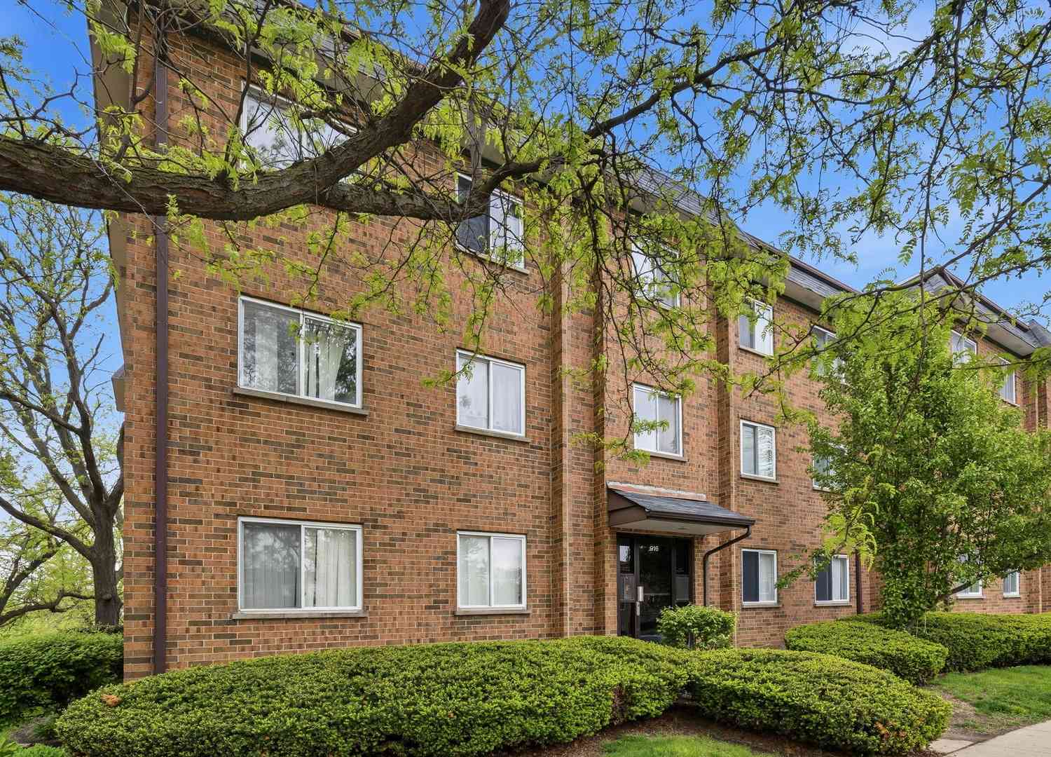 Homes For Sale - 916 Casey Court #30-06<br/> Schaumburg, IL 60173
