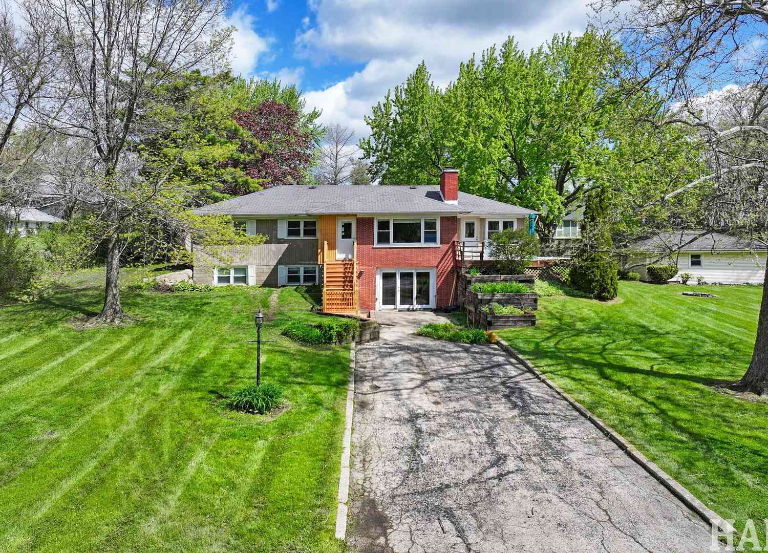 Homes For Sale - 654 Harvard Avenue<br/> Barrington, IL 60010