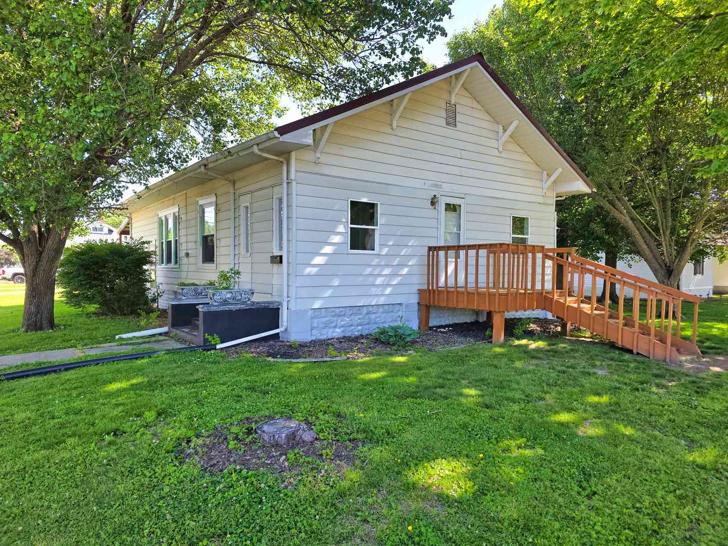 Homes For Sale - 203 Fair Avenue<br/> Clay County, Flora, IL 62839