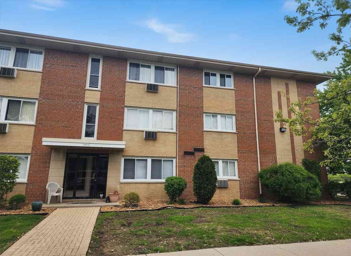 Homes For Sale - 4450 W 111th Street #22<br/> Oak Lawn, IL 60453