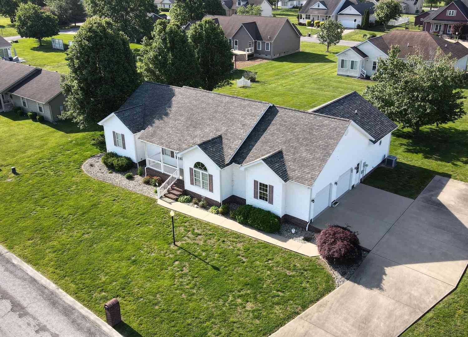 Homes For Sale - 1208 Turnberry Drive<br/> Herrin, IL 62948