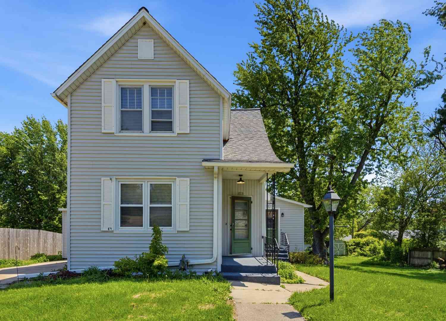Homes For Sale - 1713 N 5th Street<br/> Clinton, IA 52732