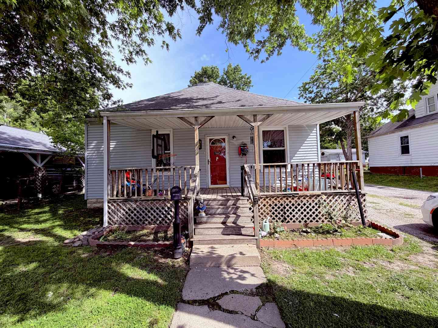 Homes For Sale - 300 W Allmon Street<br/> Marion County, Salem, IL 62881