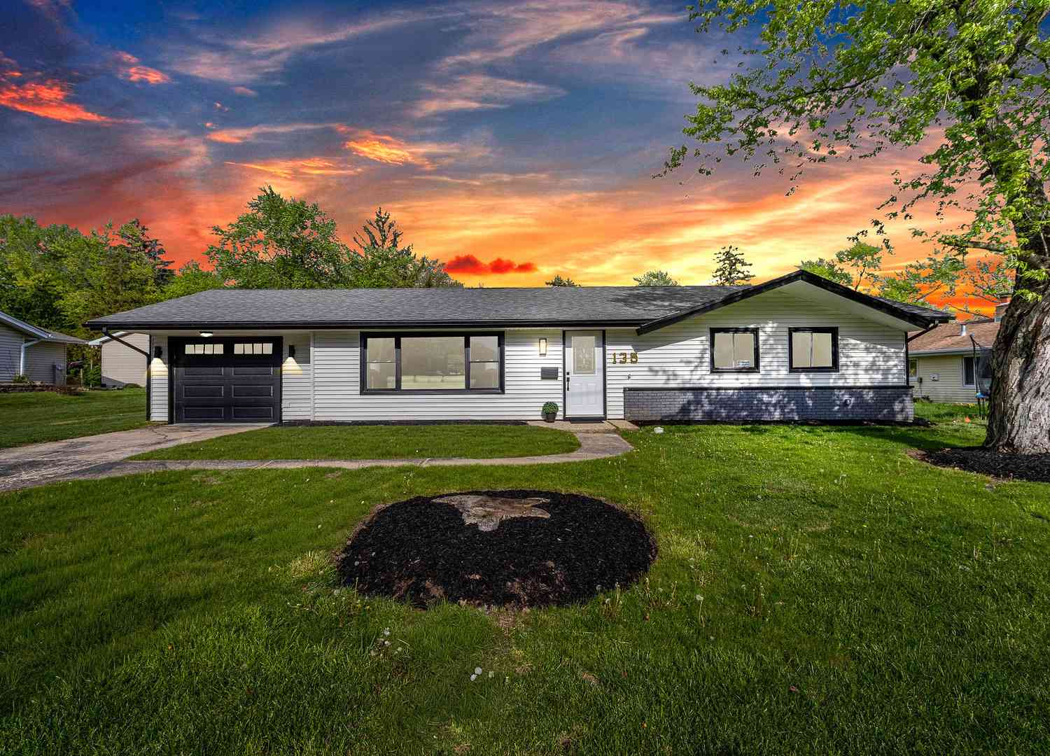 Homes For Sale - 135 S Walnut Lane<br/> Schaumburg, IL 60193