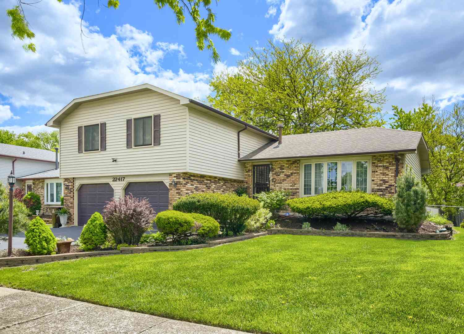 Homes For Sale - 22417 Riverside Drive<br/> Richton Park, IL 60471