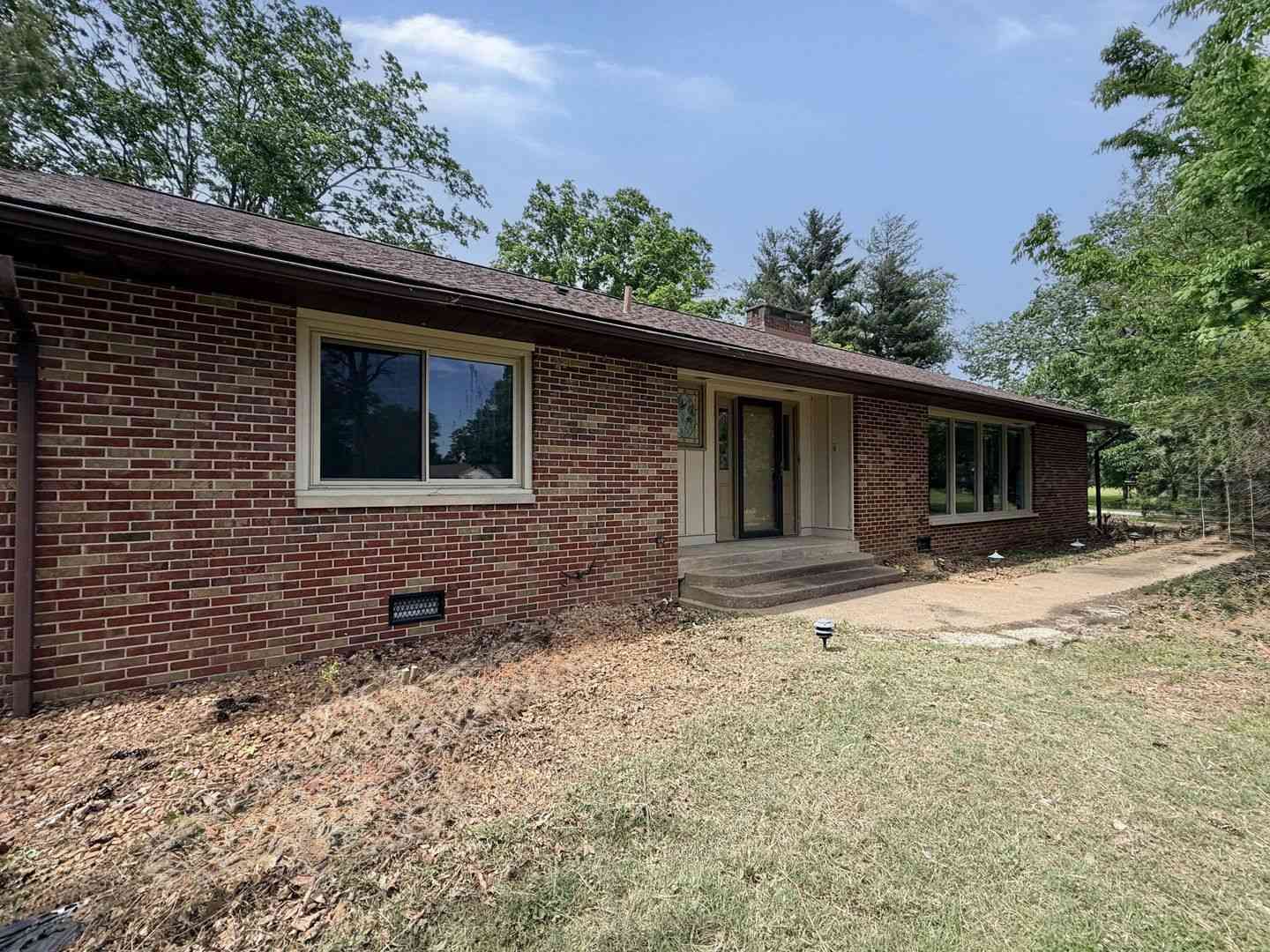 Homes For Sale - 1400 Miller Drive<br/> Herrin, IL 62948