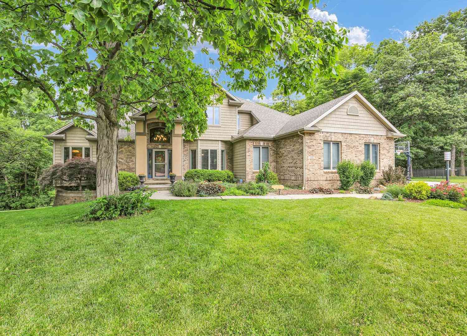 Homes For Sale - 1516 River Bluff Drive<br/> Champaign County, Mahomet, IL 61853