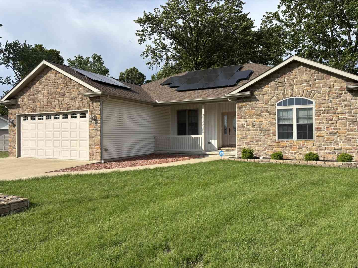 Homes For Sale - 2004 Arthur Court<br/> Williamson County, Carterville, IL 62918