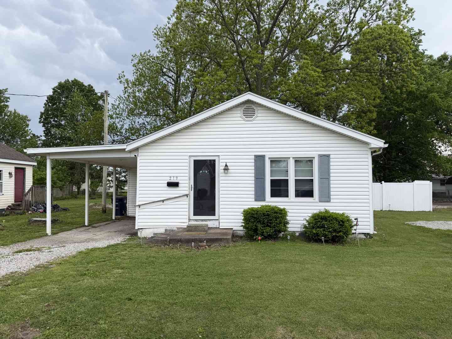 Homes For Sale - 219 E Williams Street<br/> Marion County, Salem, IL 62881