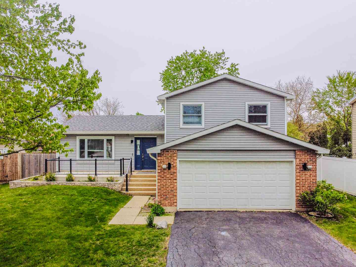 Homes For Sale - 106 S Elroy Avenue<br/> Bartlett, IL 60103