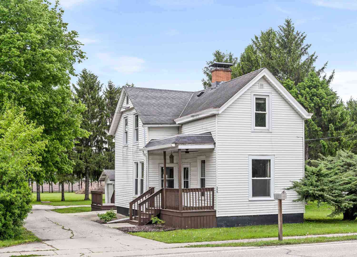 Homes For Sale - 209 S Division Street<br/> Mclean County, Stanford, IL 61774