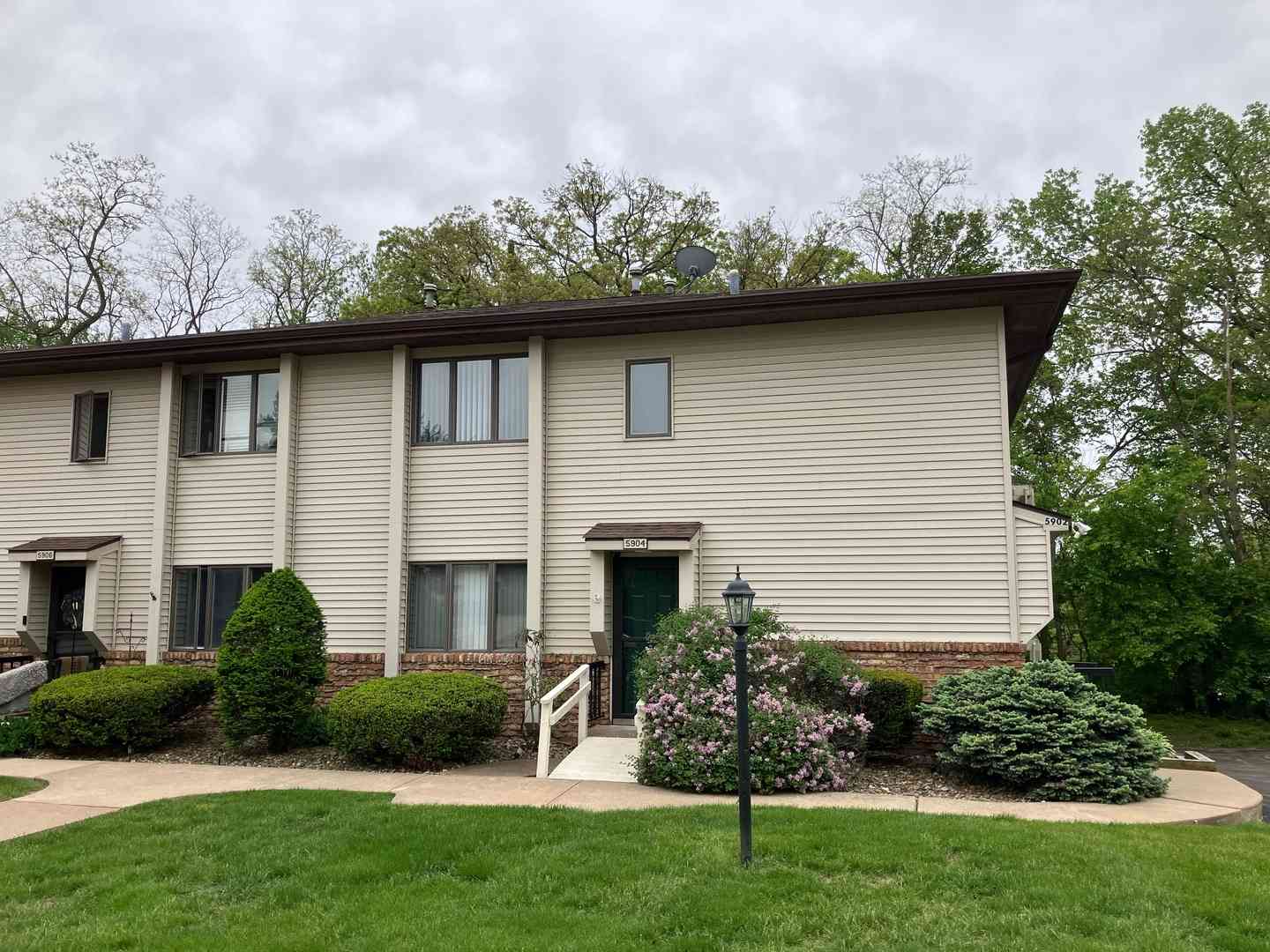 Homes For Sale - 5904 36th Avenue Court<br/> Moline, IL 61265